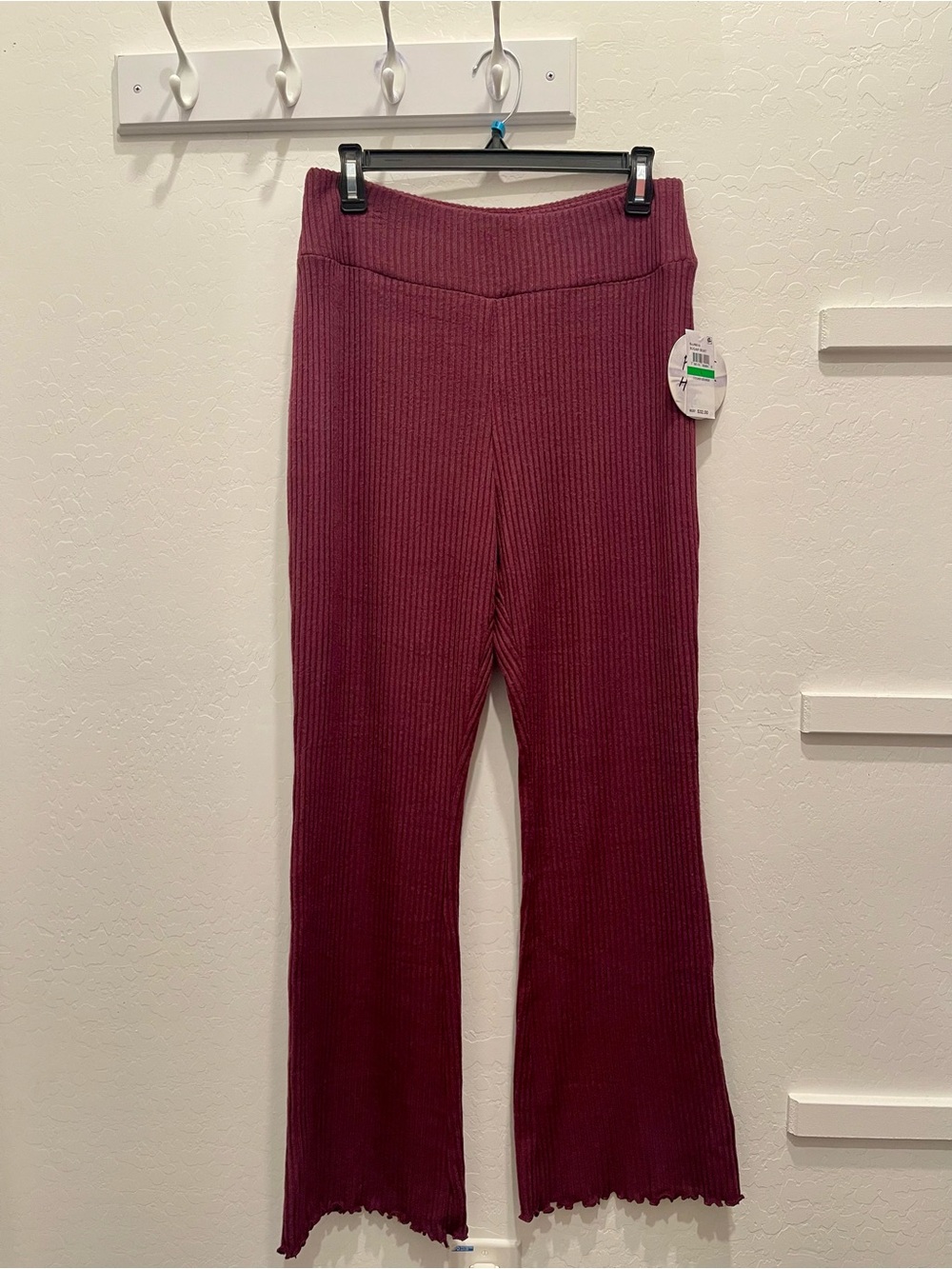 Ribbed Flare Leggings in Wine